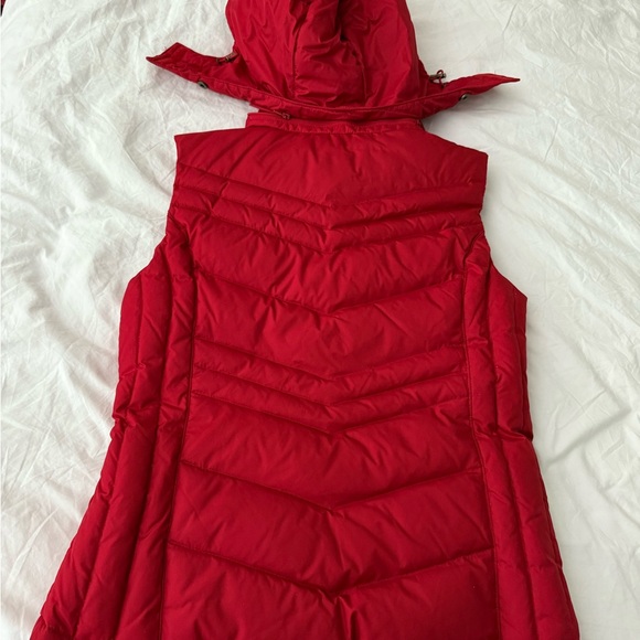Michael Kors Red Quilted Vest with removable hood - Picture 5 of 5